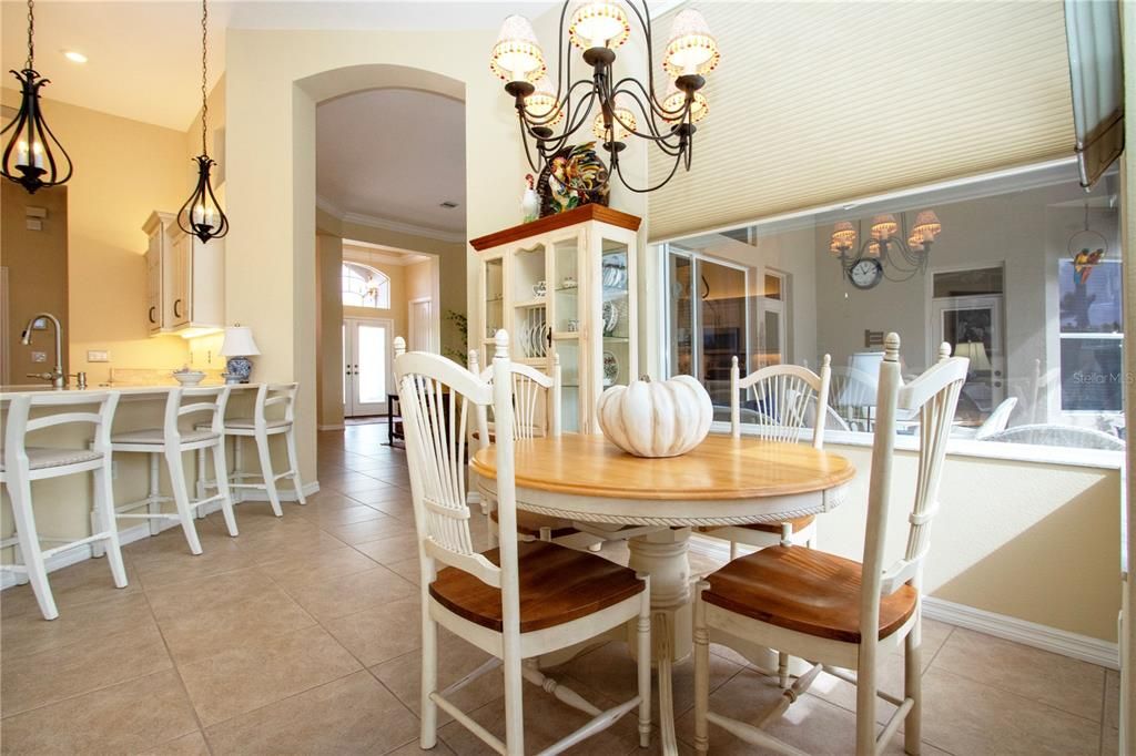 合同活跃: $729,000 (3 贝兹, 2 浴室, 2689 平方英尺)