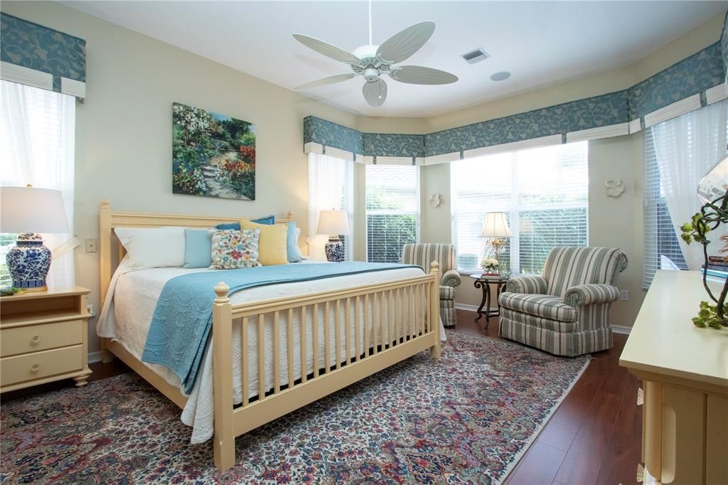 合同活跃: $729,000 (3 贝兹, 2 浴室, 2689 平方英尺)