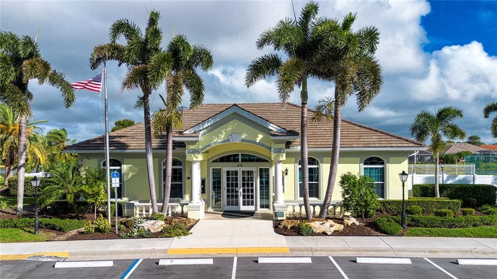 合同活跃: $729,000 (3 贝兹, 2 浴室, 2689 平方英尺)