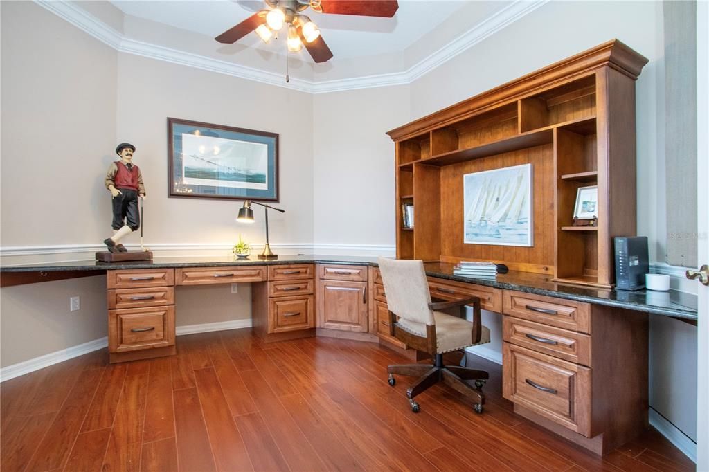 合同活跃: $729,000 (3 贝兹, 2 浴室, 2689 平方英尺)