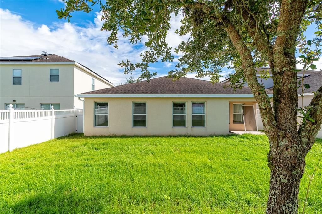 合同活跃: $480,000 (4 贝兹, 3 浴室, 2033 平方英尺)