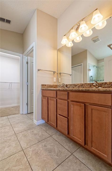 合同活跃: $480,000 (4 贝兹, 3 浴室, 2033 平方英尺)