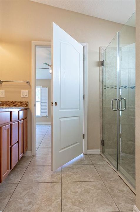 合同活跃: $480,000 (4 贝兹, 3 浴室, 2033 平方英尺)