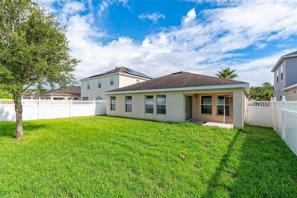 合同活跃: $480,000 (4 贝兹, 3 浴室, 2033 平方英尺)