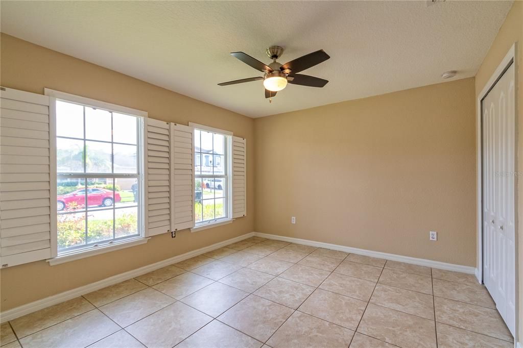 合同活跃: $480,000 (4 贝兹, 3 浴室, 2033 平方英尺)