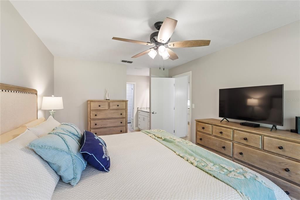 Под контрактом: $475,990 (2 спален, 2 ванн, 1464 Квадратных фут)