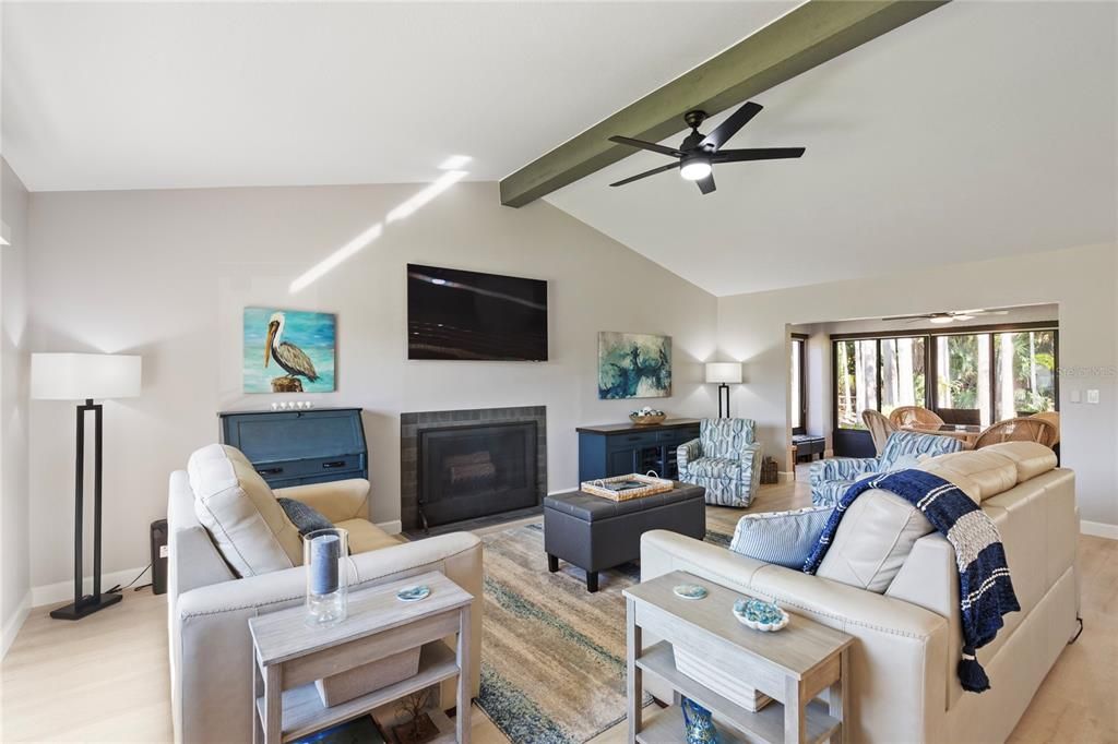 Под контрактом: $475,990 (2 спален, 2 ванн, 1464 Квадратных фут)