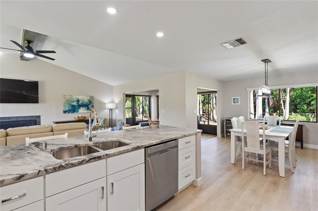 Под контрактом: $475,990 (2 спален, 2 ванн, 1464 Квадратных фут)