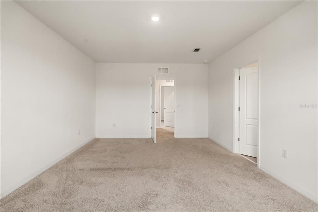 出租: $2,600 (5 贝兹, 3 浴室, 2626 平方英尺)