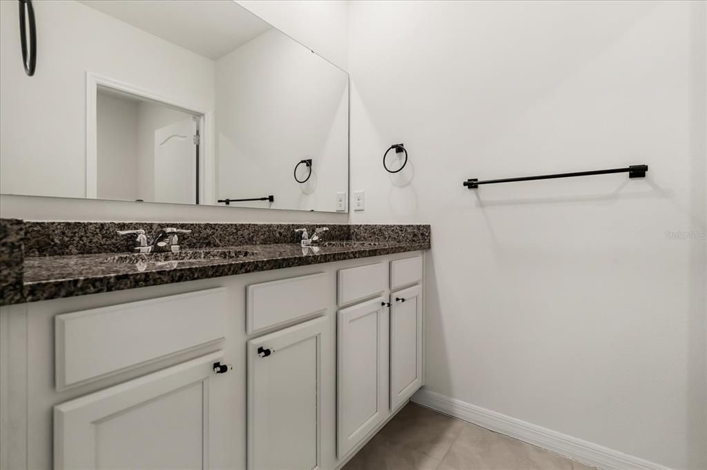 出租: $2,600 (5 贝兹, 3 浴室, 2626 平方英尺)