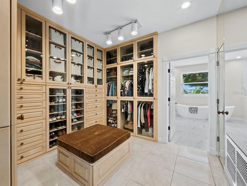 For Sale: $2,790,000 (5 beds, 5 baths, 4510 Square Feet)