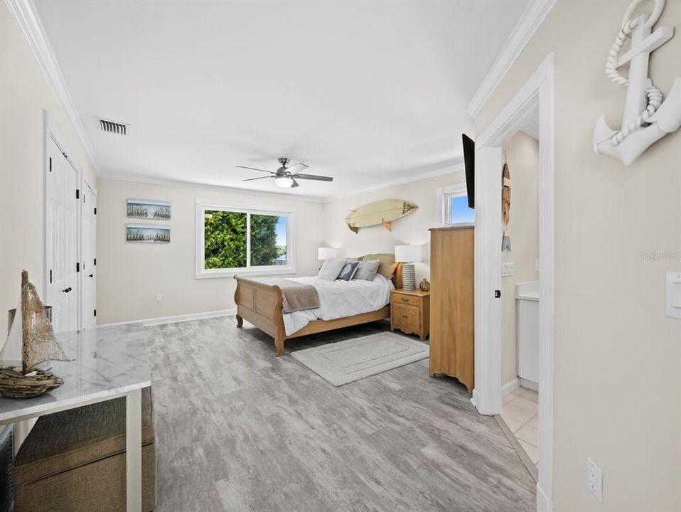 For Sale: $2,790,000 (5 beds, 5 baths, 4510 Square Feet)