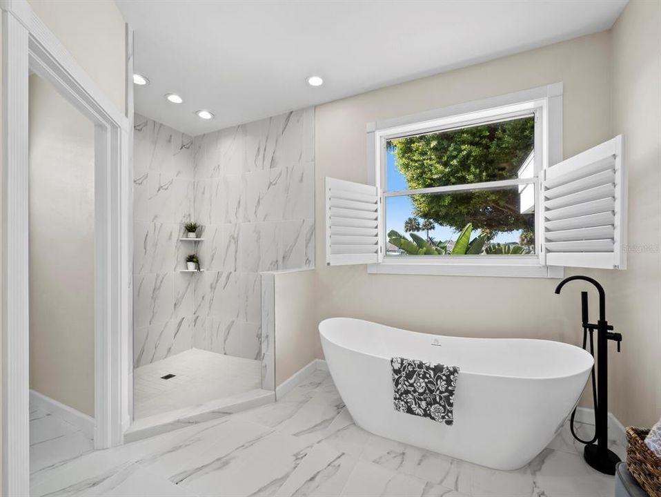 For Sale: $2,790,000 (5 beds, 5 baths, 4510 Square Feet)