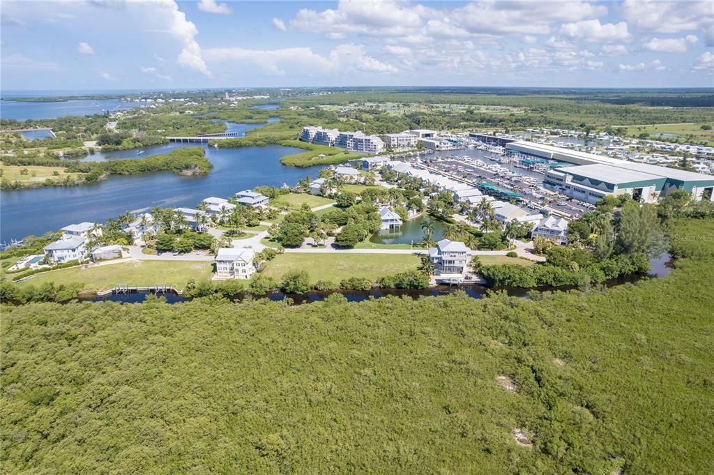 На продажу: $459,000 (0.26 acres)