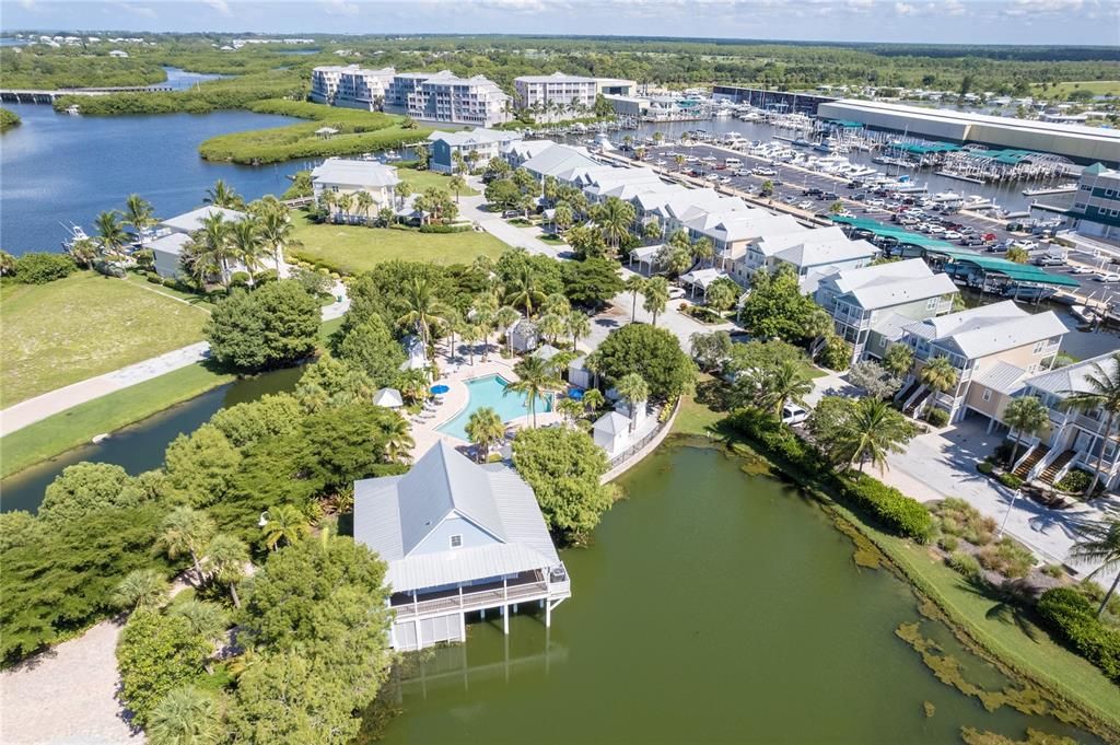 На продажу: $459,000 (0.26 acres)