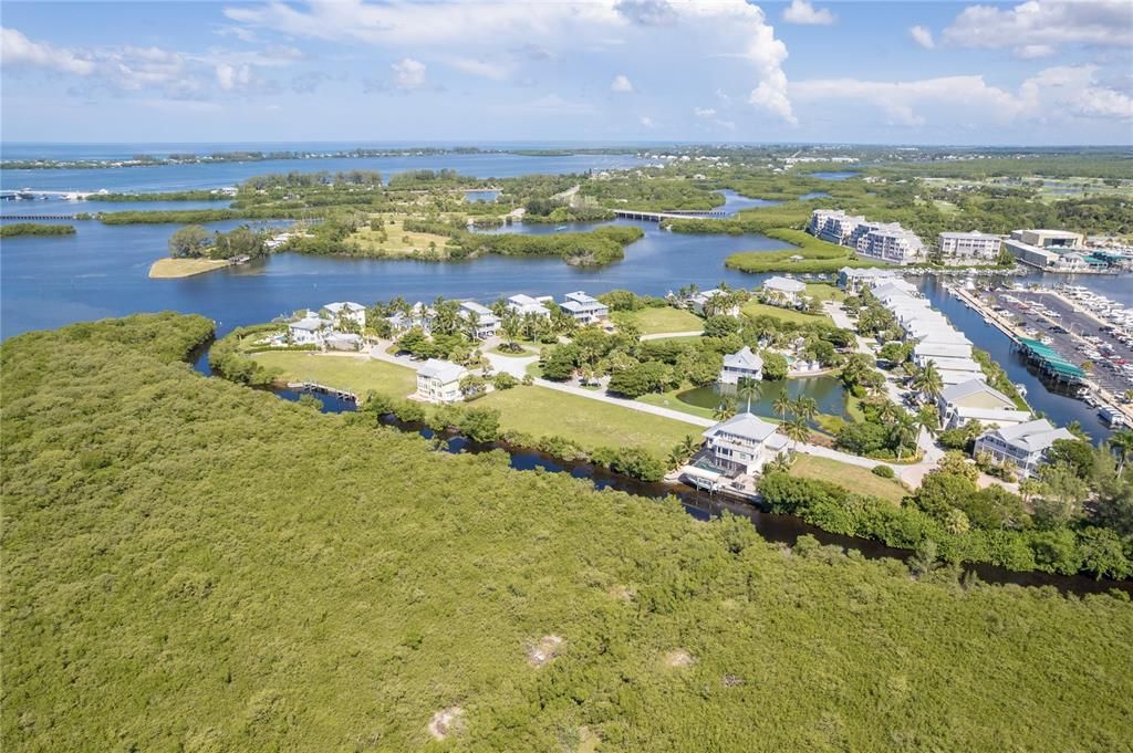 На продажу: $459,000 (0.26 acres)