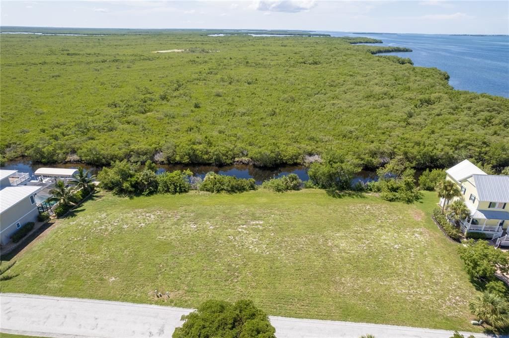 На продажу: $459,000 (0.26 acres)