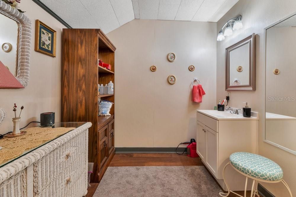 На продажу: $399,999 (3 спален, 3 ванн, 1788 Квадратных фут)