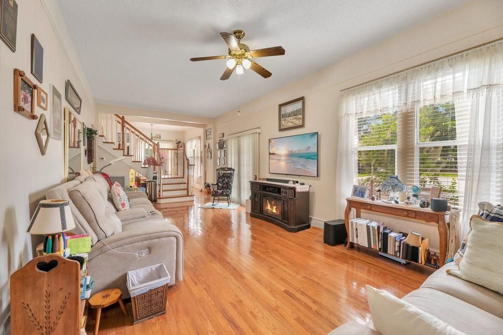 На продажу: $399,999 (3 спален, 3 ванн, 1788 Квадратных фут)