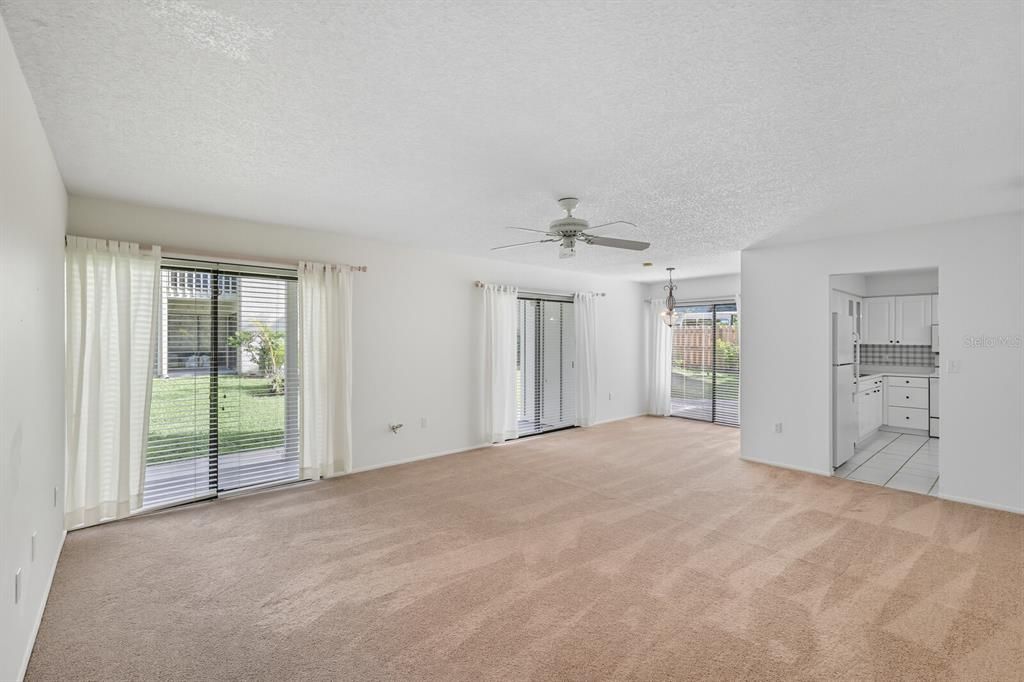 合同活跃: $175,000 (2 贝兹, 2 浴室, 982 平方英尺)