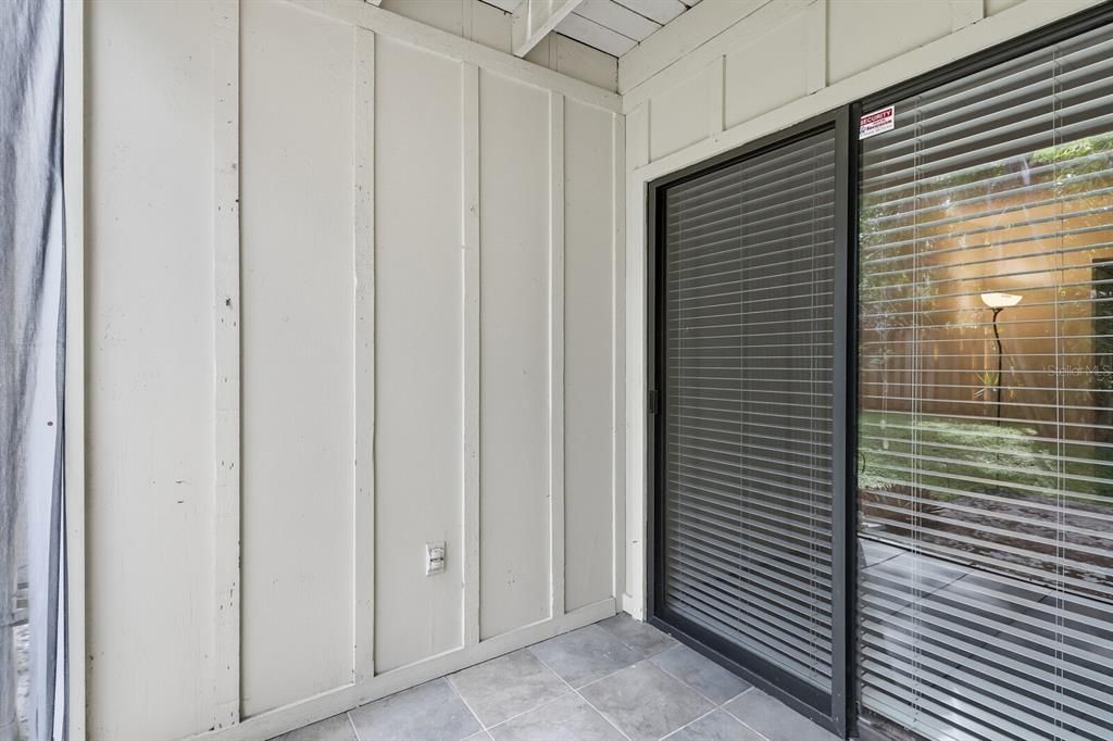 合同活跃: $175,000 (2 贝兹, 2 浴室, 982 平方英尺)