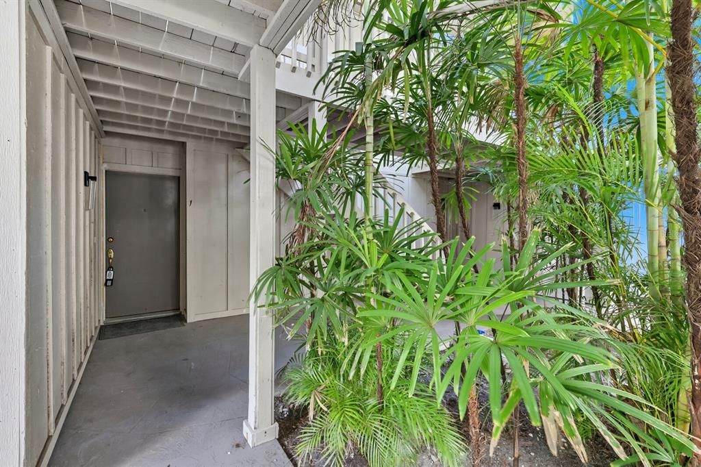 合同活跃: $175,000 (2 贝兹, 2 浴室, 982 平方英尺)