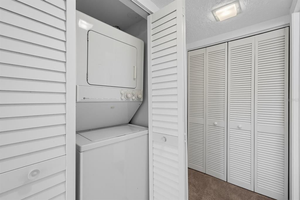 合同活跃: $175,000 (2 贝兹, 2 浴室, 982 平方英尺)