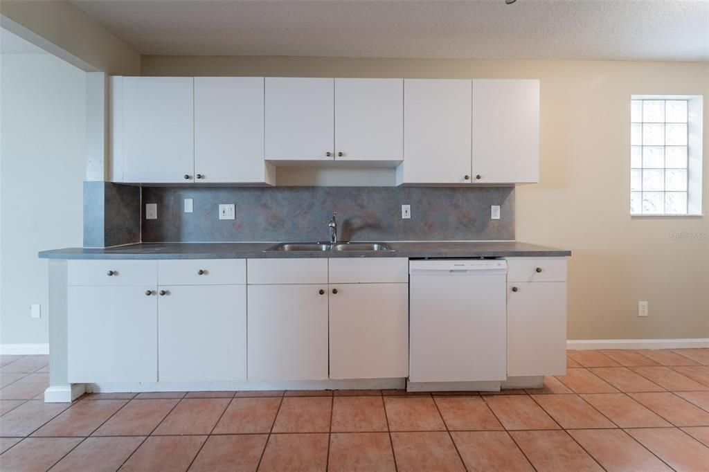 Active With Contract: $544,900 (3 beds, 2 baths, 2286 Square Feet)