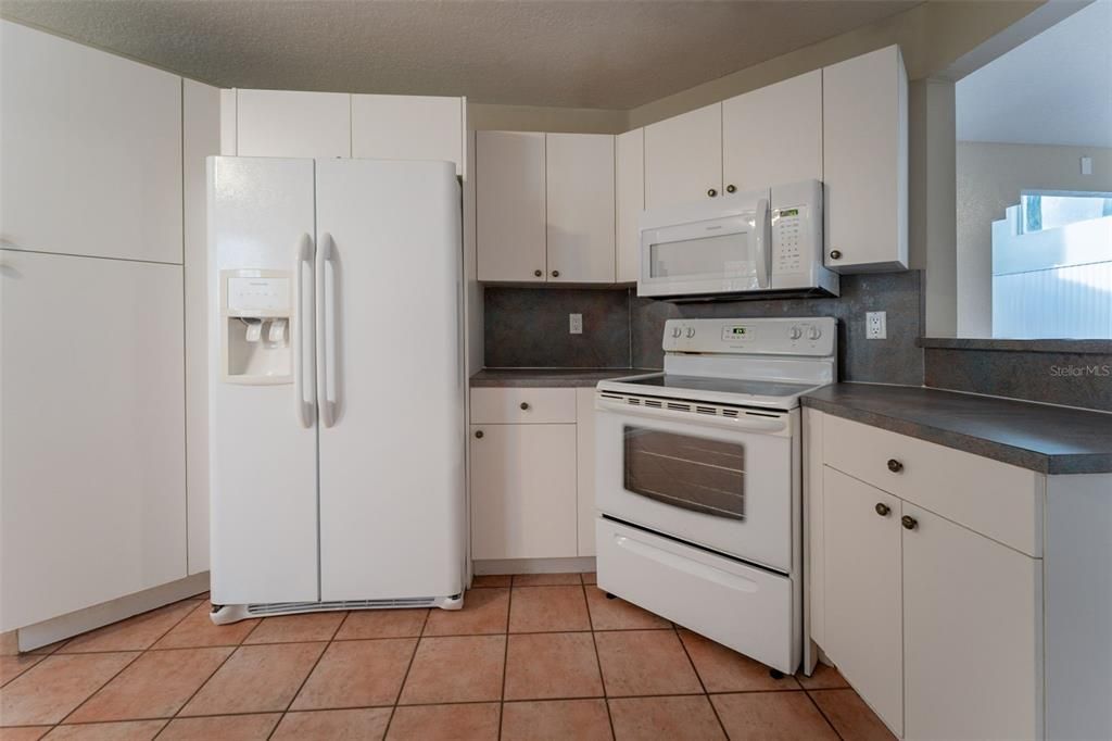 Active With Contract: $544,900 (3 beds, 2 baths, 2286 Square Feet)