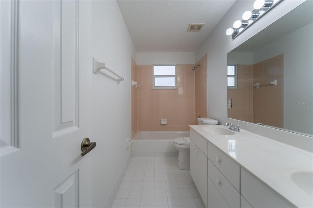 Active With Contract: $544,900 (3 beds, 2 baths, 2286 Square Feet)