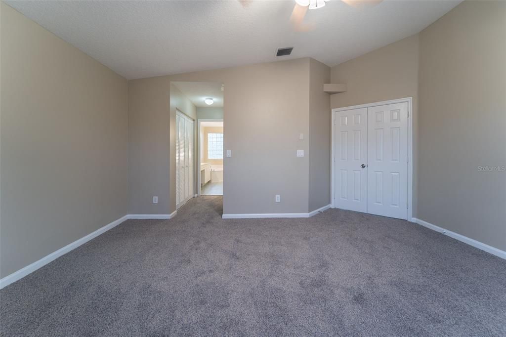 Active With Contract: $544,900 (3 beds, 2 baths, 2286 Square Feet)