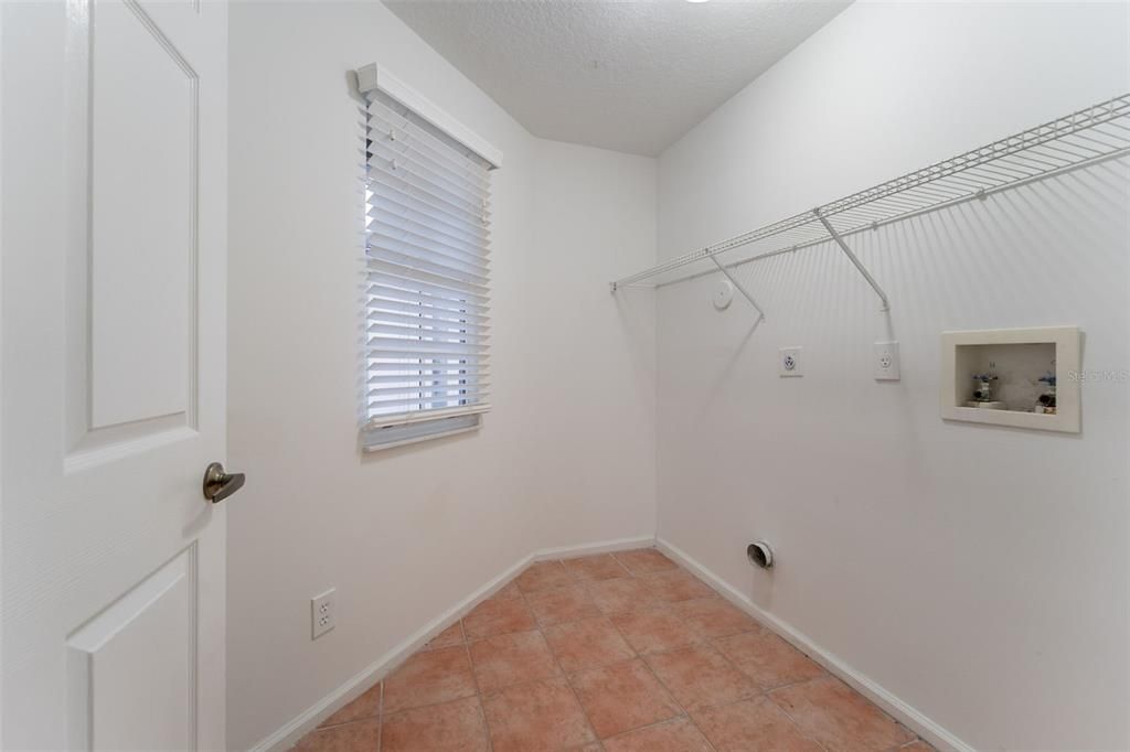 Active With Contract: $544,900 (3 beds, 2 baths, 2286 Square Feet)