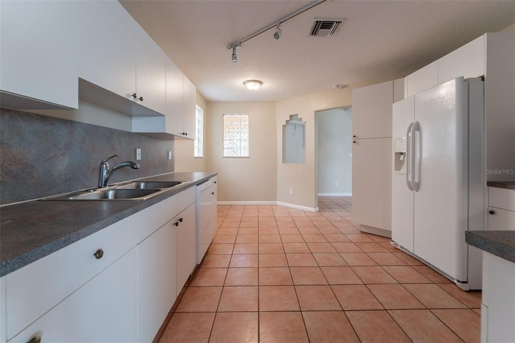 Active With Contract: $544,900 (3 beds, 2 baths, 2286 Square Feet)