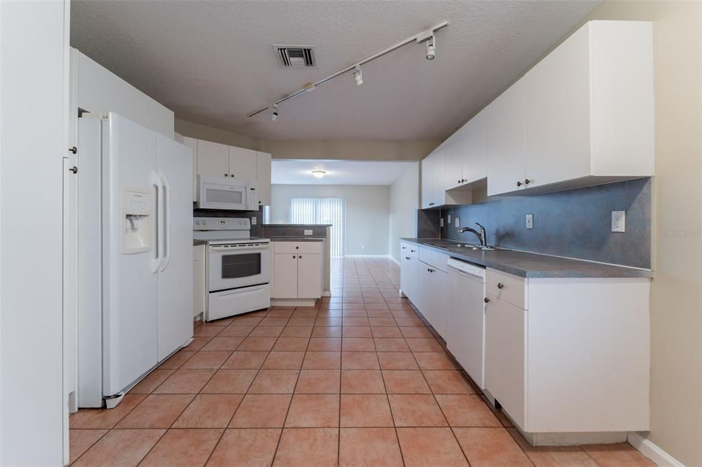 Active With Contract: $544,900 (3 beds, 2 baths, 2286 Square Feet)