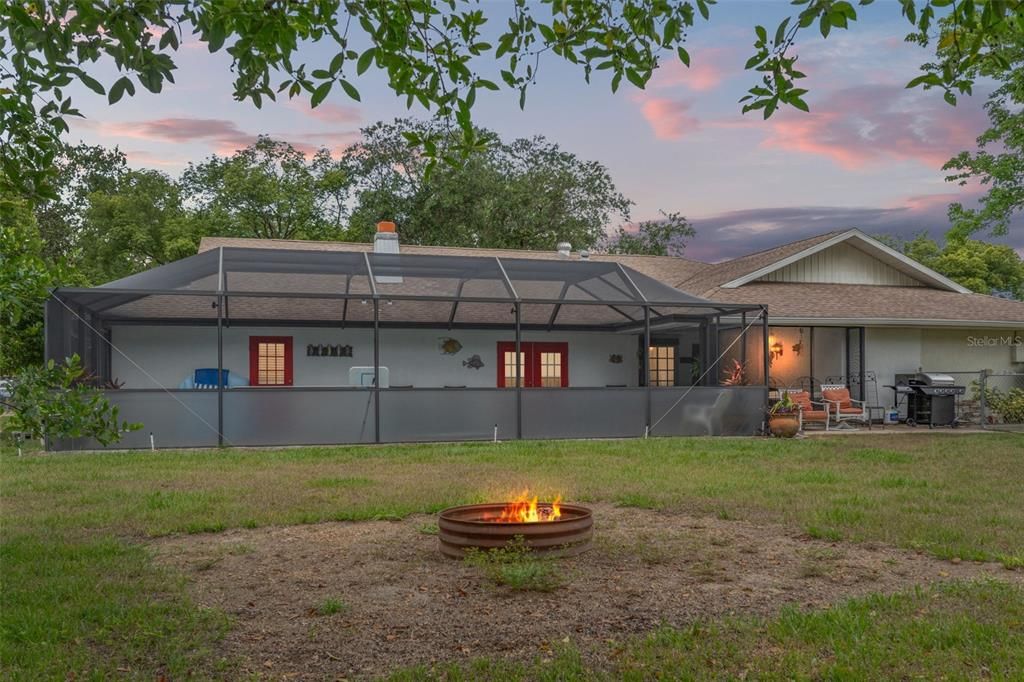 Activo con contrato: $379,500 (4 camas, 3 baños, 2317 Pies cuadrados)