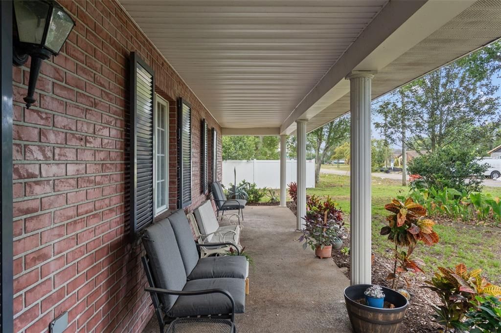 Activo con contrato: $379,500 (4 camas, 3 baños, 2317 Pies cuadrados)