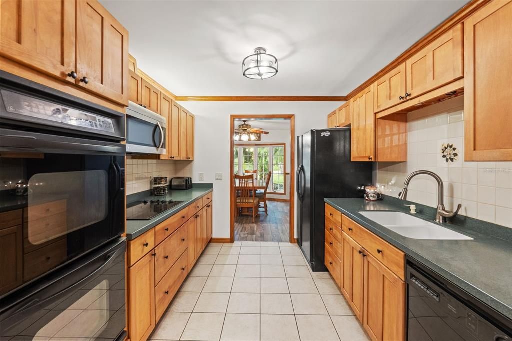 Activo con contrato: $379,500 (4 camas, 3 baños, 2317 Pies cuadrados)