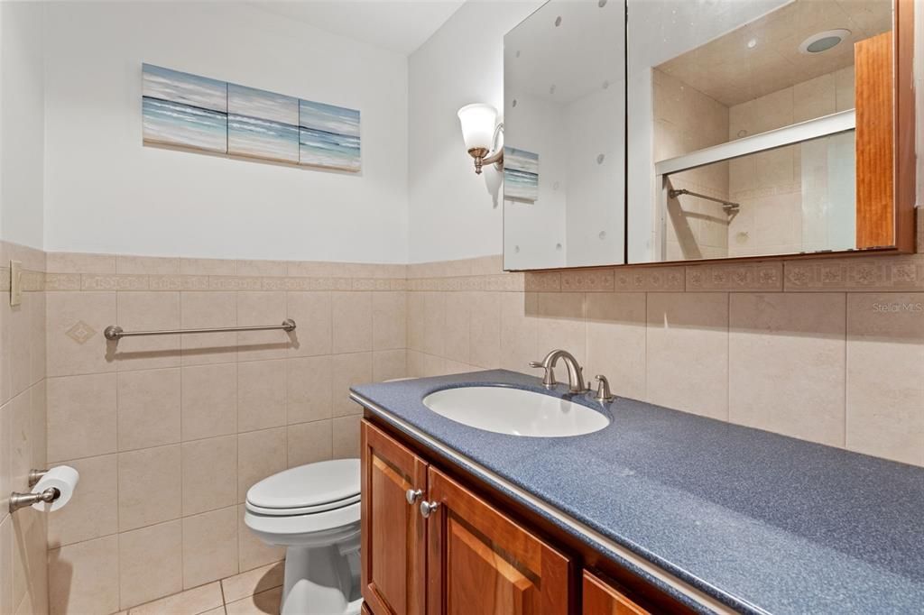 Activo con contrato: $379,500 (4 camas, 3 baños, 2317 Pies cuadrados)