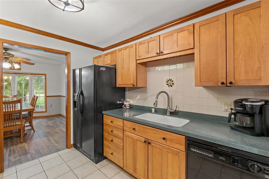 Activo con contrato: $379,500 (4 camas, 3 baños, 2317 Pies cuadrados)