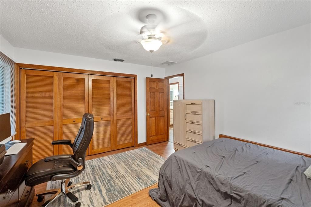 Activo con contrato: $379,500 (4 camas, 3 baños, 2317 Pies cuadrados)