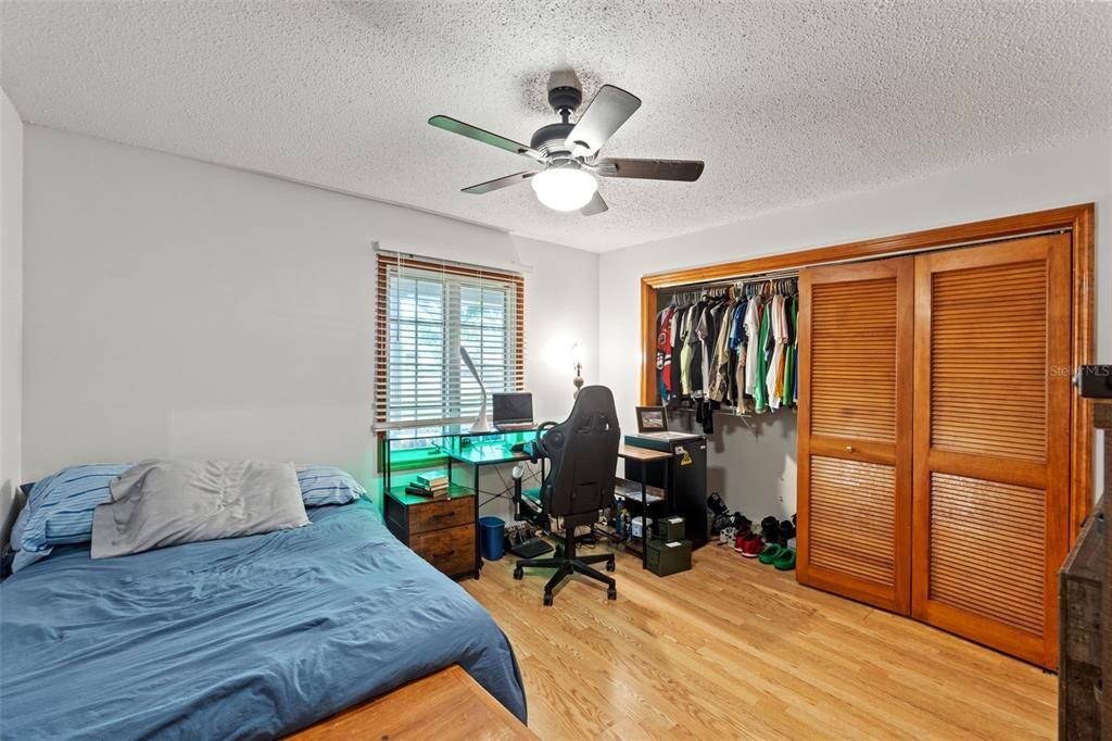 Activo con contrato: $379,500 (4 camas, 3 baños, 2317 Pies cuadrados)