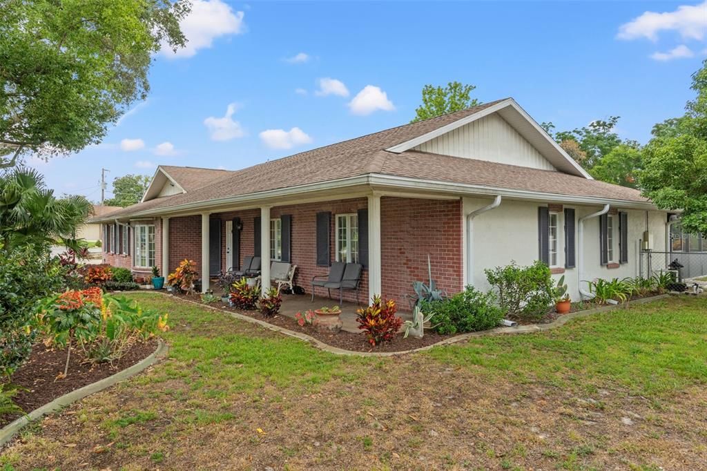 Activo con contrato: $379,500 (4 camas, 3 baños, 2317 Pies cuadrados)