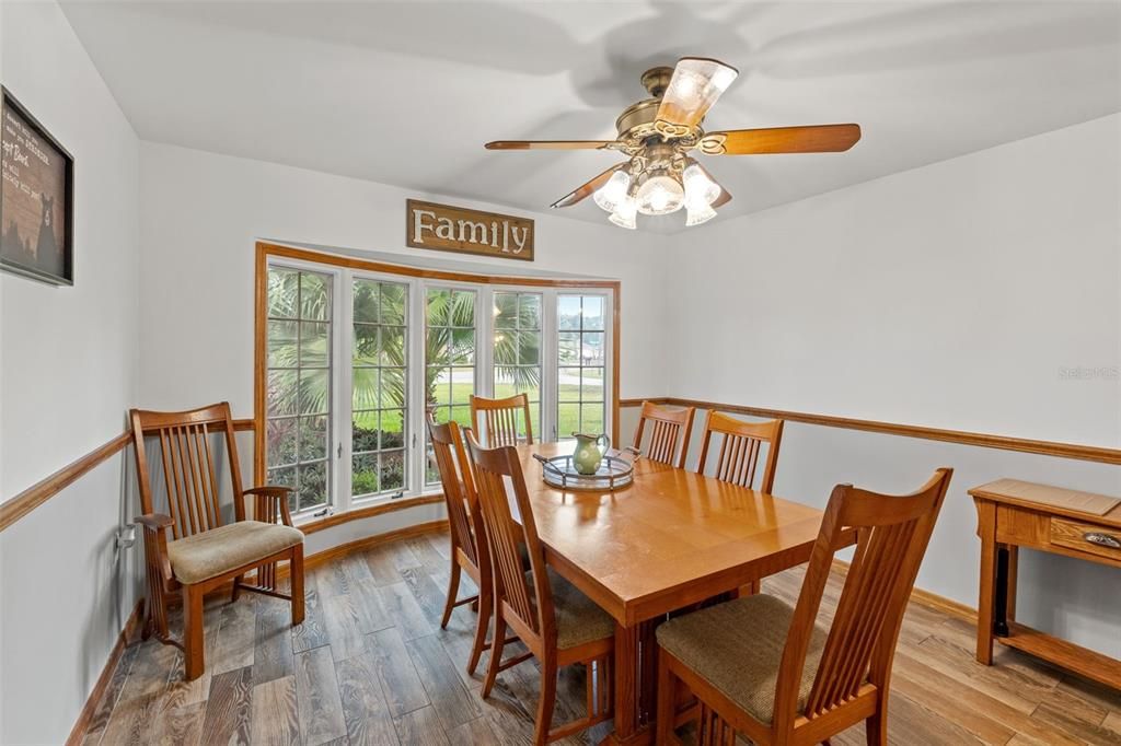 Activo con contrato: $379,500 (4 camas, 3 baños, 2317 Pies cuadrados)