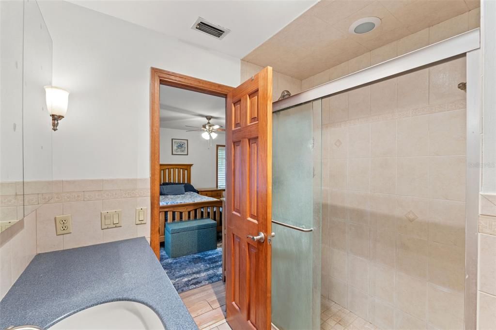 Activo con contrato: $379,500 (4 camas, 3 baños, 2317 Pies cuadrados)