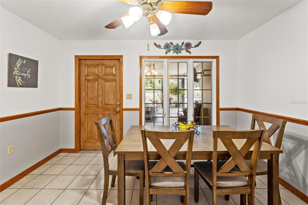 Activo con contrato: $379,500 (4 camas, 3 baños, 2317 Pies cuadrados)