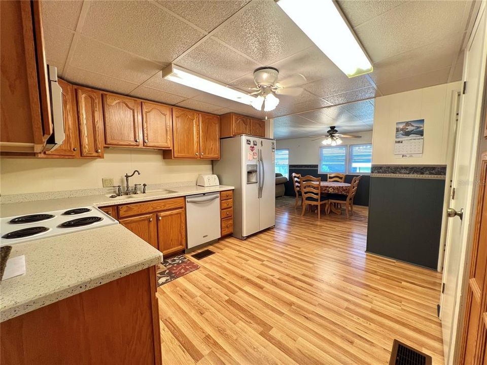 For Sale: $135,000 (2 beds, 2 baths, 1434 Square Feet)