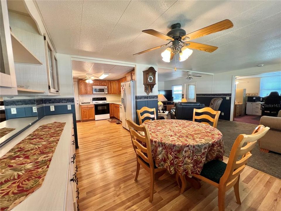 For Sale: $135,000 (2 beds, 2 baths, 1434 Square Feet)