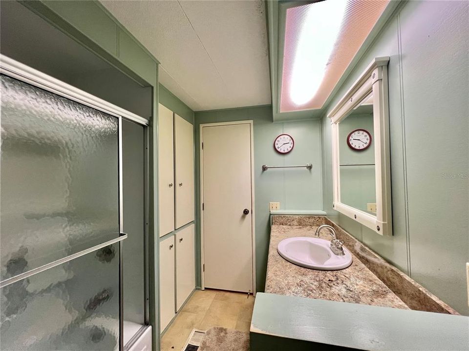 For Sale: $135,000 (2 beds, 2 baths, 1434 Square Feet)