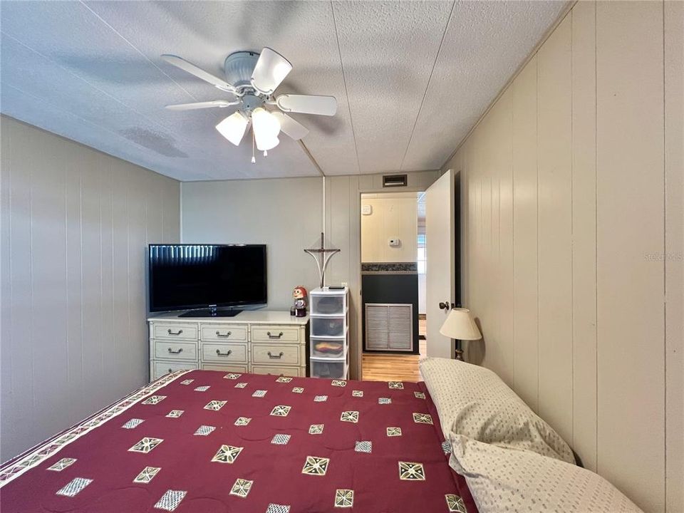 For Sale: $135,000 (2 beds, 2 baths, 1434 Square Feet)