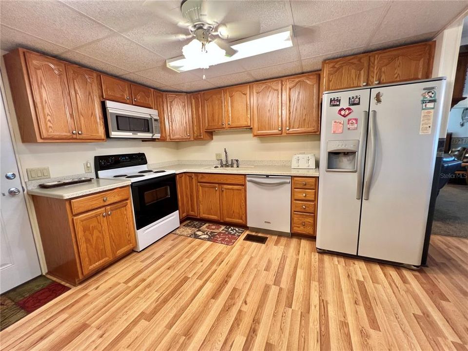 For Sale: $135,000 (2 beds, 2 baths, 1434 Square Feet)